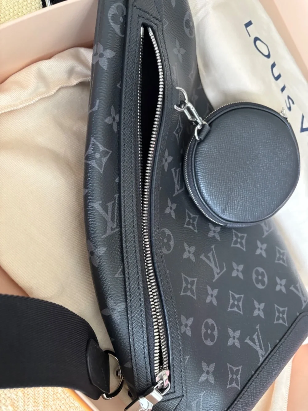 Louis Vitton Duo Slingbag
